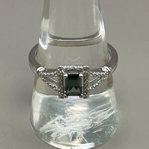 Sophisticated Green Emerald and Sterling Silver Ring with Emerald-Cut Gemstone